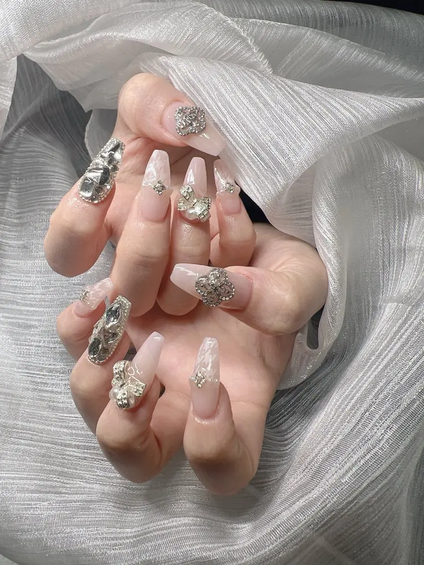 ネイル オーロラネイル チークネイル 長さ出し フットネイル フレンチネイル ハンドネイル Lee Nailsのネイルデザイン