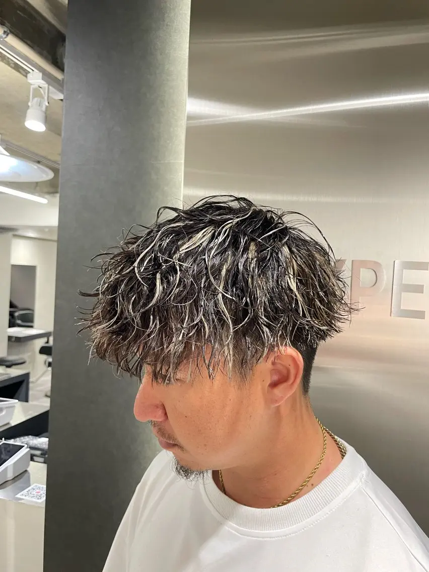 ショート カラー パーマ メンズ メンズハイライト ハイライトカラー ハイライト 🔥Mackey🔥 メンズ特化型美容師のヘアスタイル