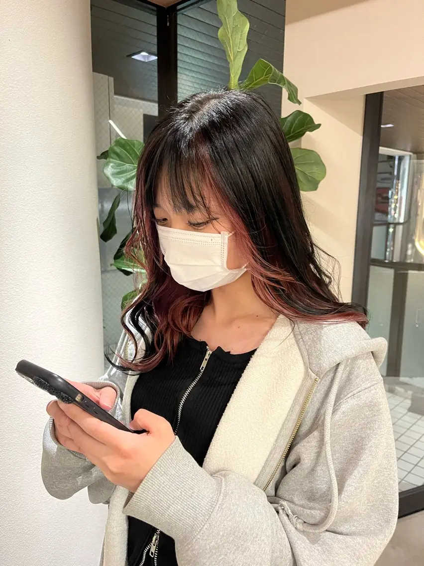 カラー デザインカラー ダブルカラー インナーカラー 髪質改善 縮毛矯正 ヘアカラー 海瑠万／メンズパーマ ／ブリーチ／フェードのヘアスタイル