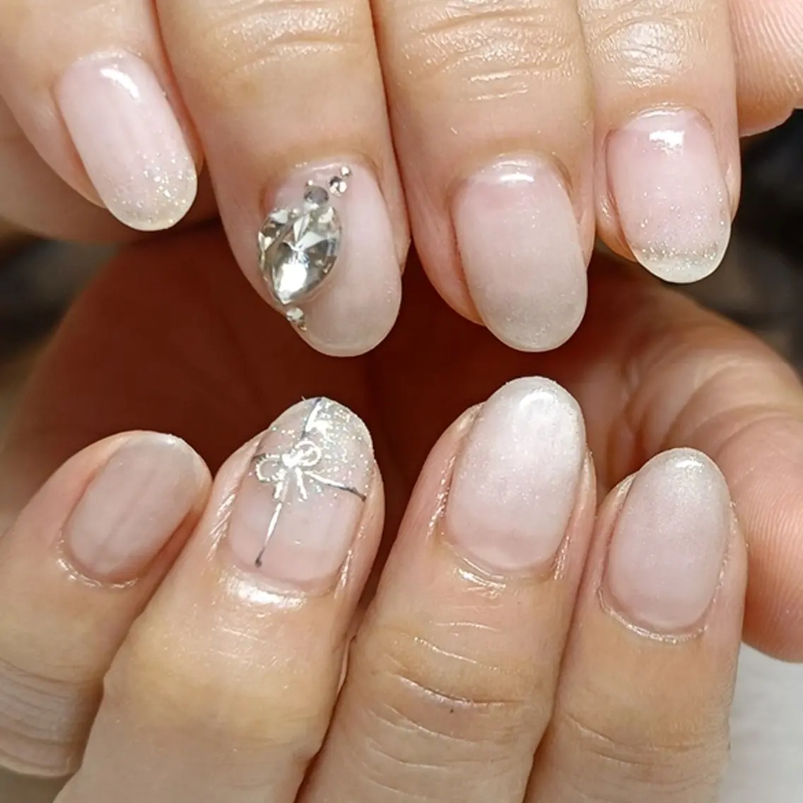 ネイル ジェルネイル キラキラネイル リボン ハンドネイル ハンドケア 深爪矯正/爪育成ケア manie nailのネイルデザイン