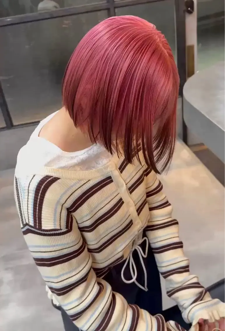 カラー BEL Hinataのヘアスタイル