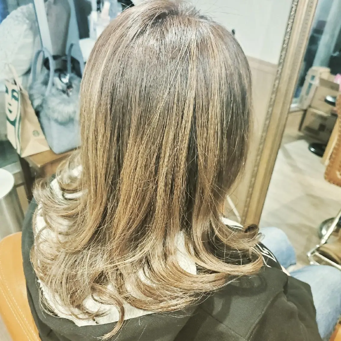 カラー ロング アディクシーカラー ブリーチ イルミナカラー 外国人風カラー トリートメント カット ヘアカラー トリートメント spa hair ark 富井直美のヘアスタイル