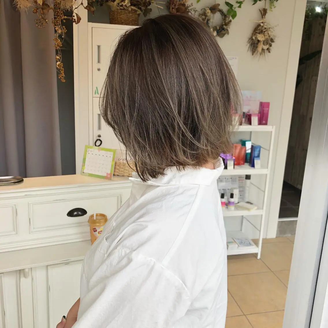 ミディアム カット ヘアカラー トリートメント ＨＩ ROのヘアスタイル
