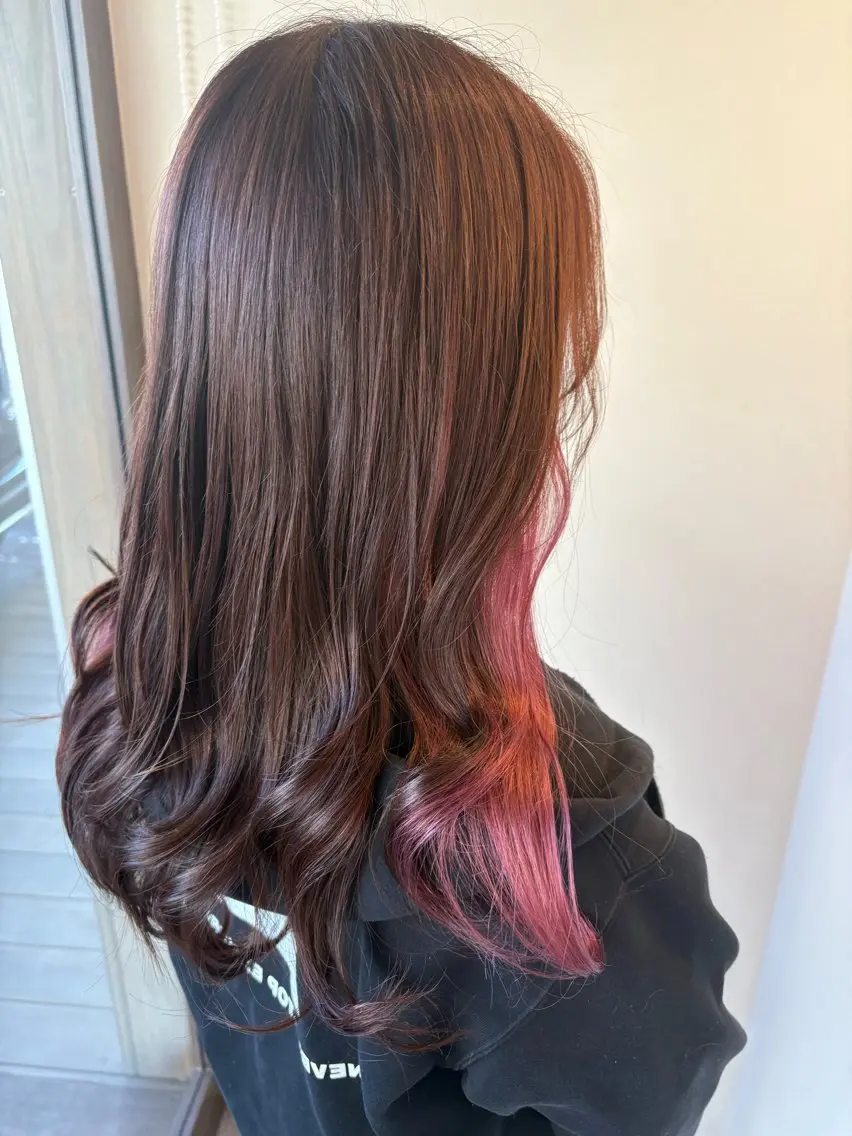 ロング 西田 朋華のヘアスタイル