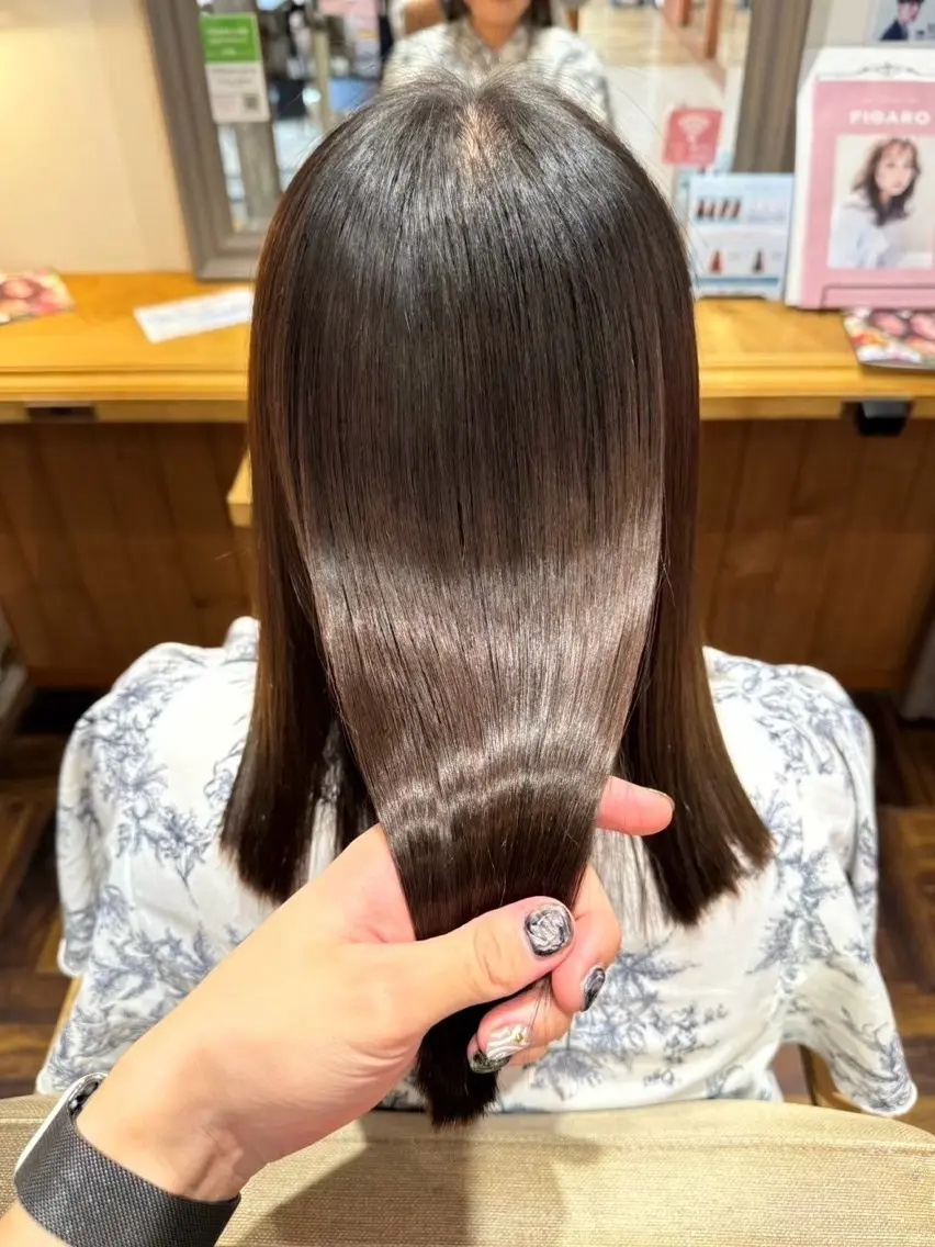 【🌟縮毛矯正とは違う見た目と手触りを叶える🌟】髪質改善ストレートの写真