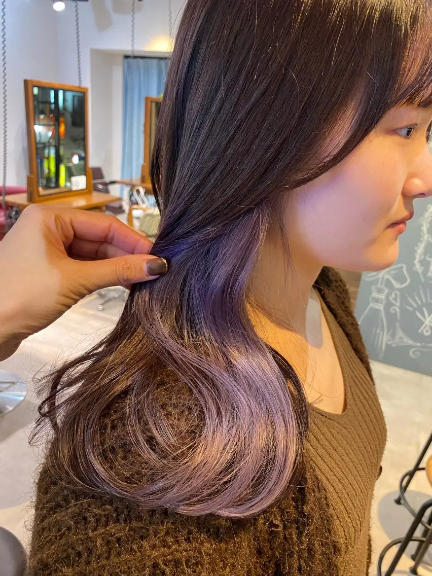 セミロング カラー ベージュカラー ブリーチ インナーカラー ラベンダーカラー ラベンダーベージュ カット ヘアカラー トリートメント scene. haraのヘアスタイル
