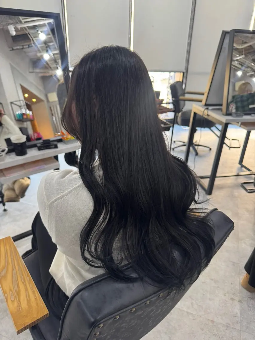 ロング カラー アッシュ アッシュブラウン ベージュカラー 黒髪 ブリーチ カット ヘアカラー トリートメント 赤み無し柔らかカラー 【梅田】madokaのヘアスタイル