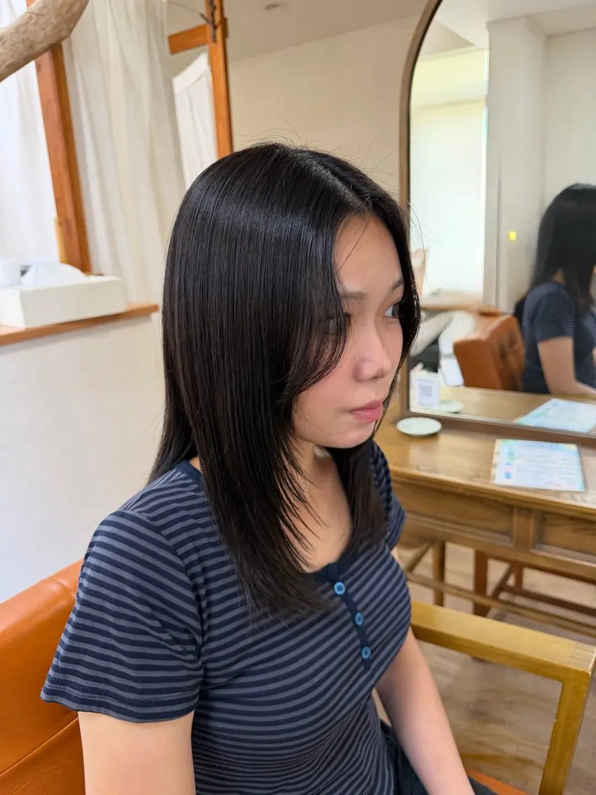 ロング 顔まわりレイヤー レイヤーカット カット 望月 芽依のヘアスタイル