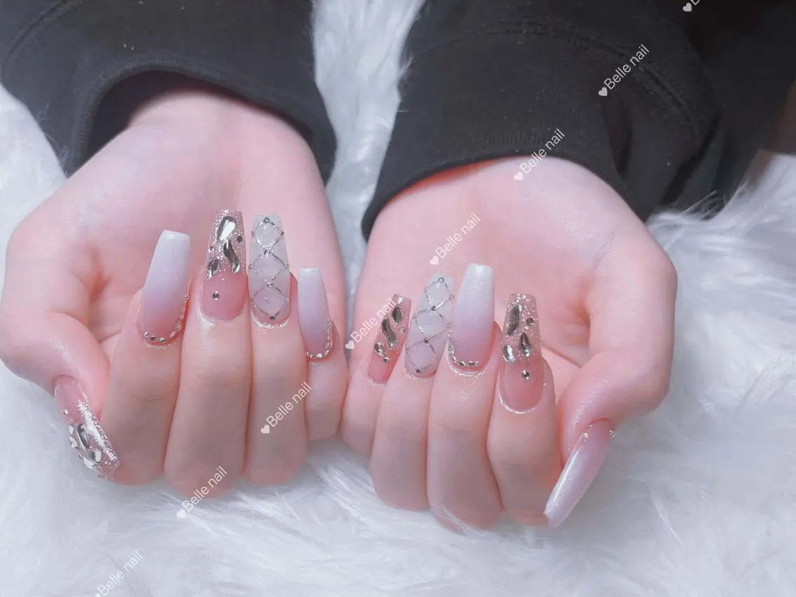 🎀【チップ長さだし］持ち込みデザイン6本アート、シール、パーツつけ放題（ジェルオフ無料）（長さ出しオフ有料）の写真