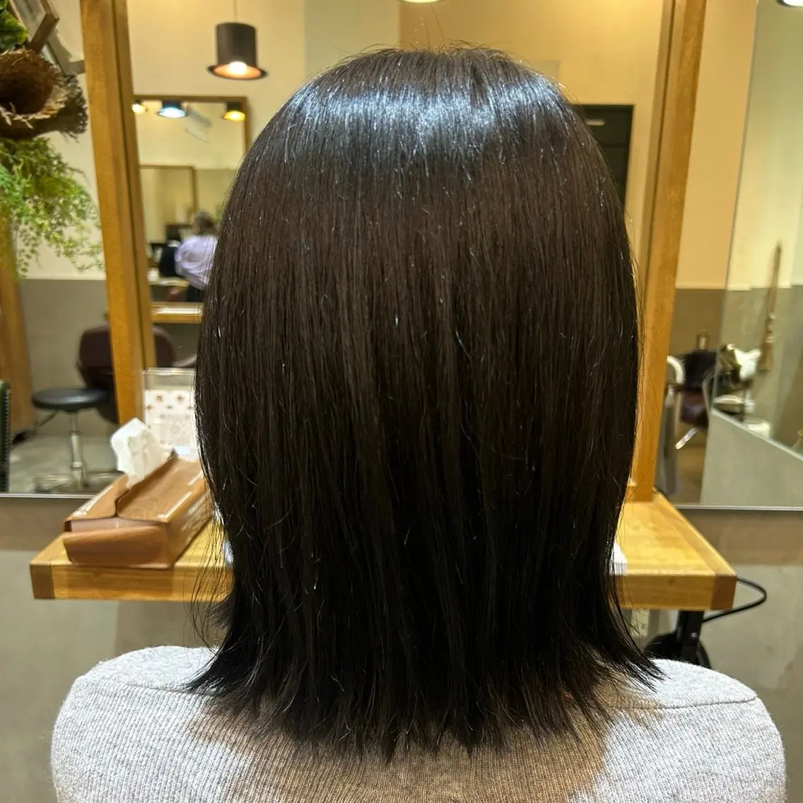 ミディアム カラー カット ヘアカラー トリートメント 若狭 彩花のヘアスタイル