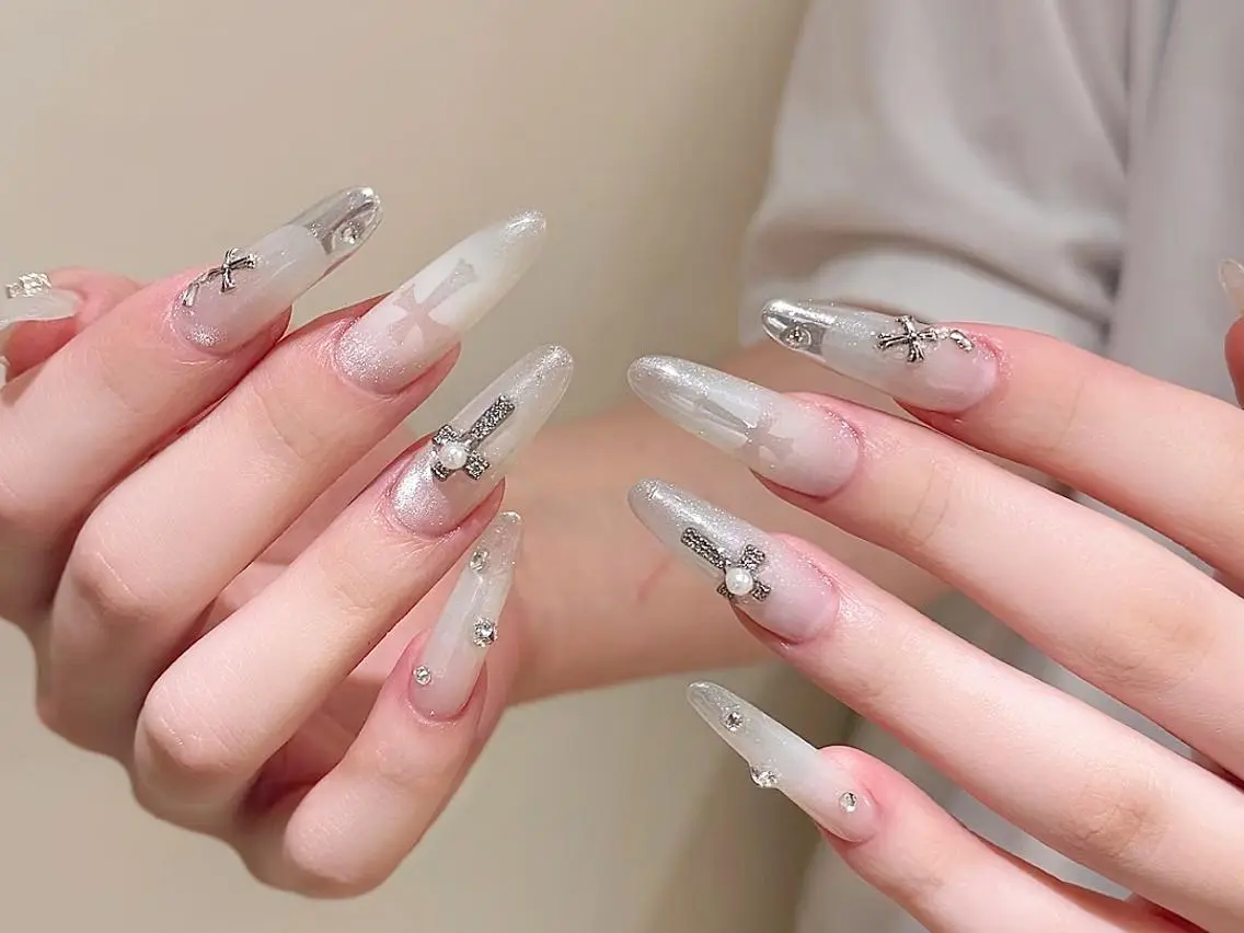 ハンドネイル ハンドケア Lily ✨のネイルデザイン