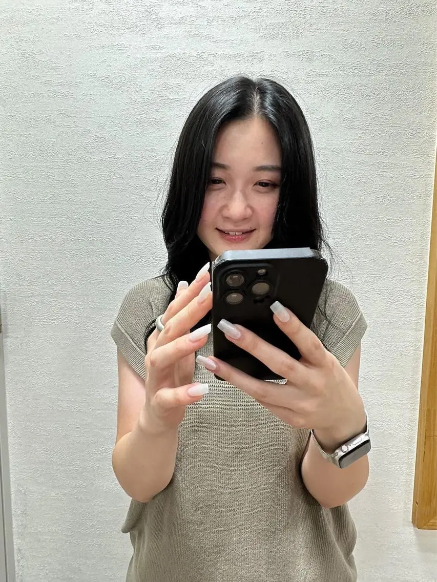 ロング カラー Plaatje 百桜のヘアスタイル