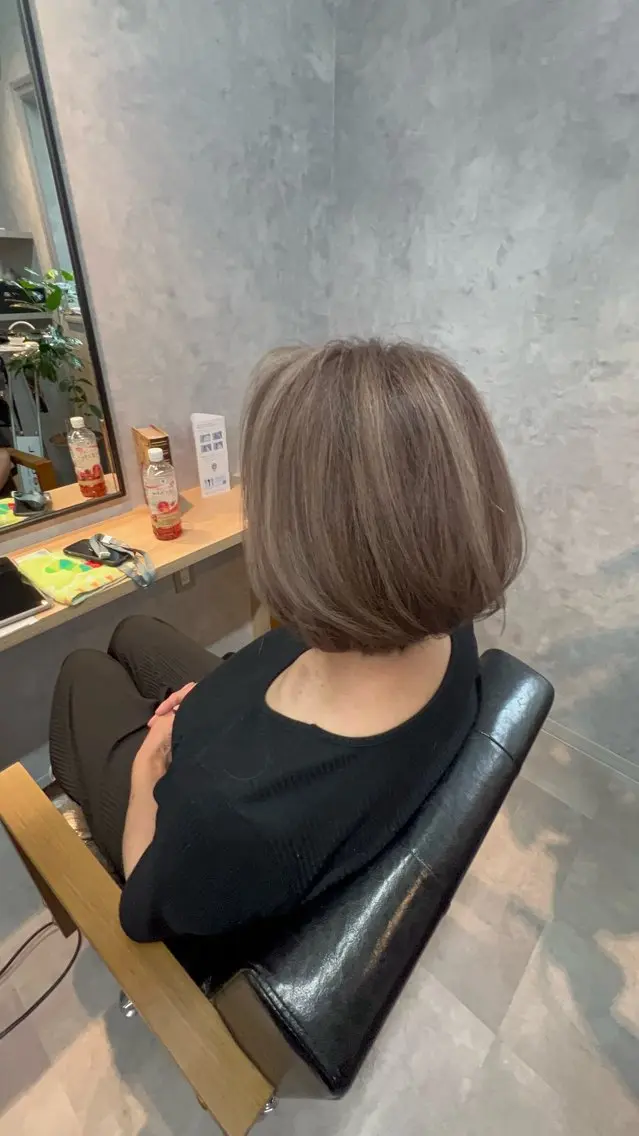 ミディアム ヘアカラー motoトップカラー リスト/ブリーチカラのヘアスタイル