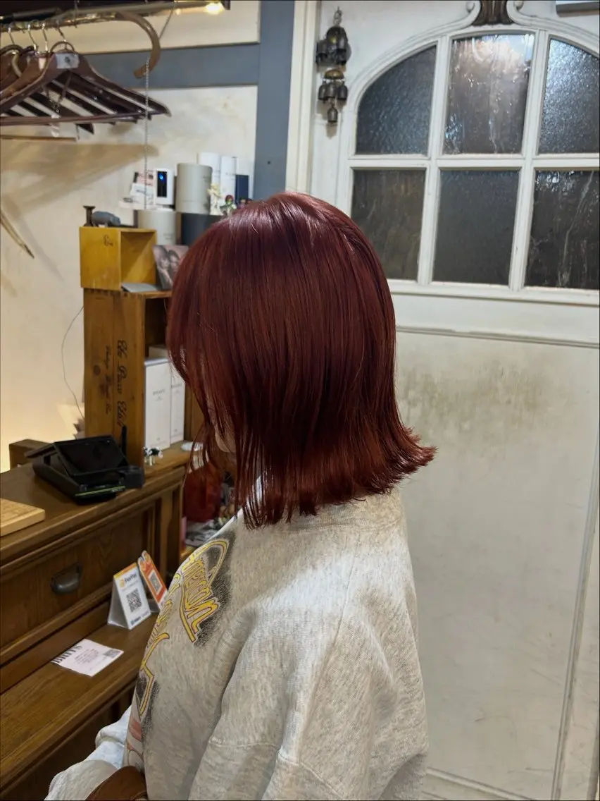 ショート カラー ブリーチ オレンジ レッドカラー ボブ ヘアカラー BRITS 渡辺 菜々子のヘアスタイル