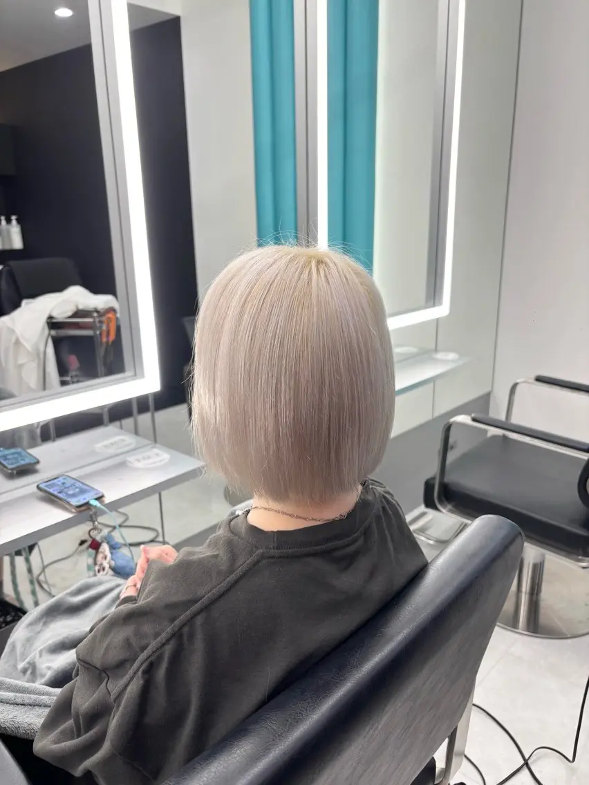 ショート カラー ベージュカラー ホワイトベージュ ヘアカラー TACE AYANOのヘアスタイル