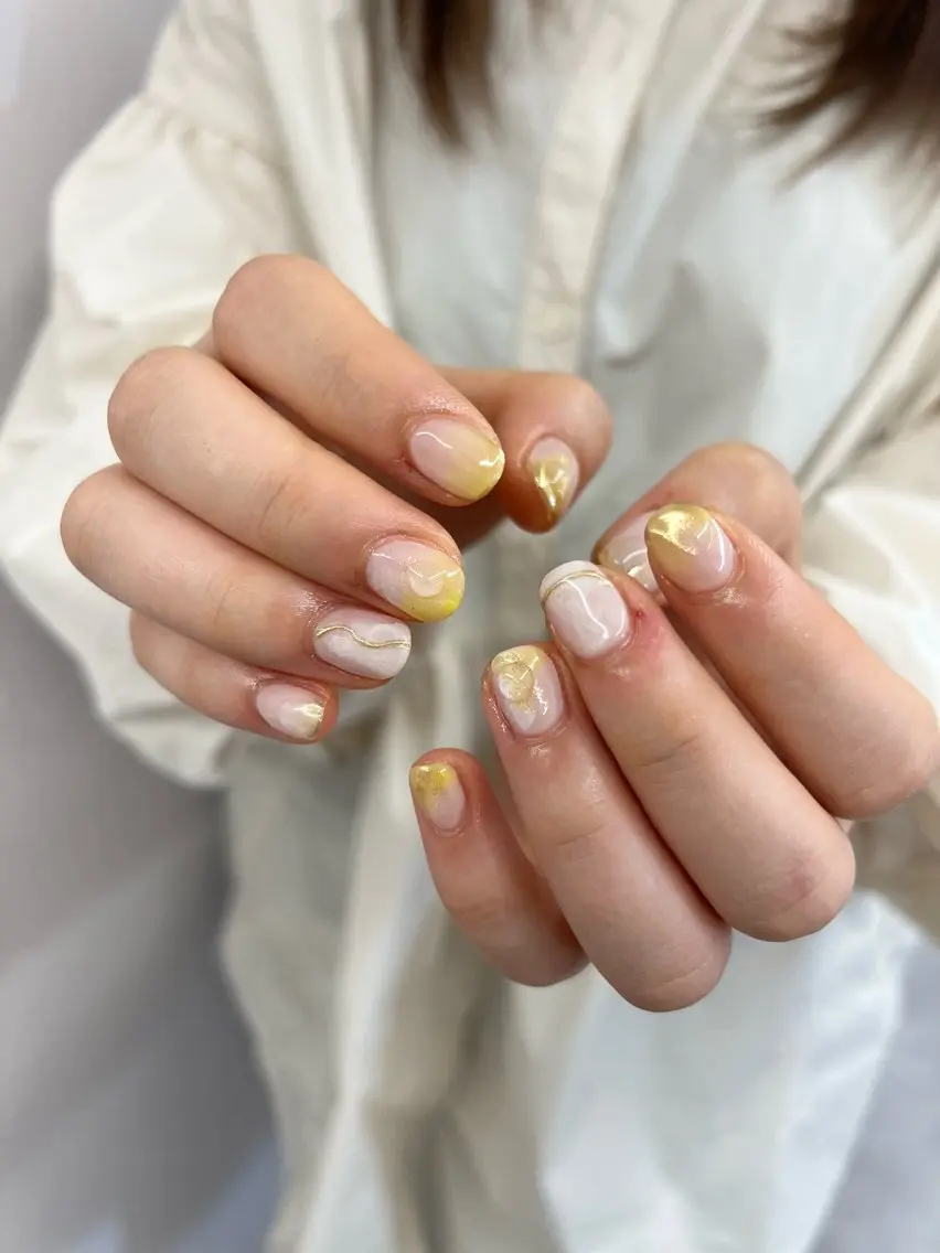 ネイル ジェルネイル ゴールド グラデーション 韓国ネイル ミラーネイル ハンドネイル ハンドケア Bana_ Nailのネイルデザイン