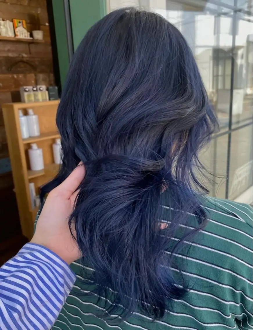 ロング カラー 赤塚 優菜のヘアスタイル