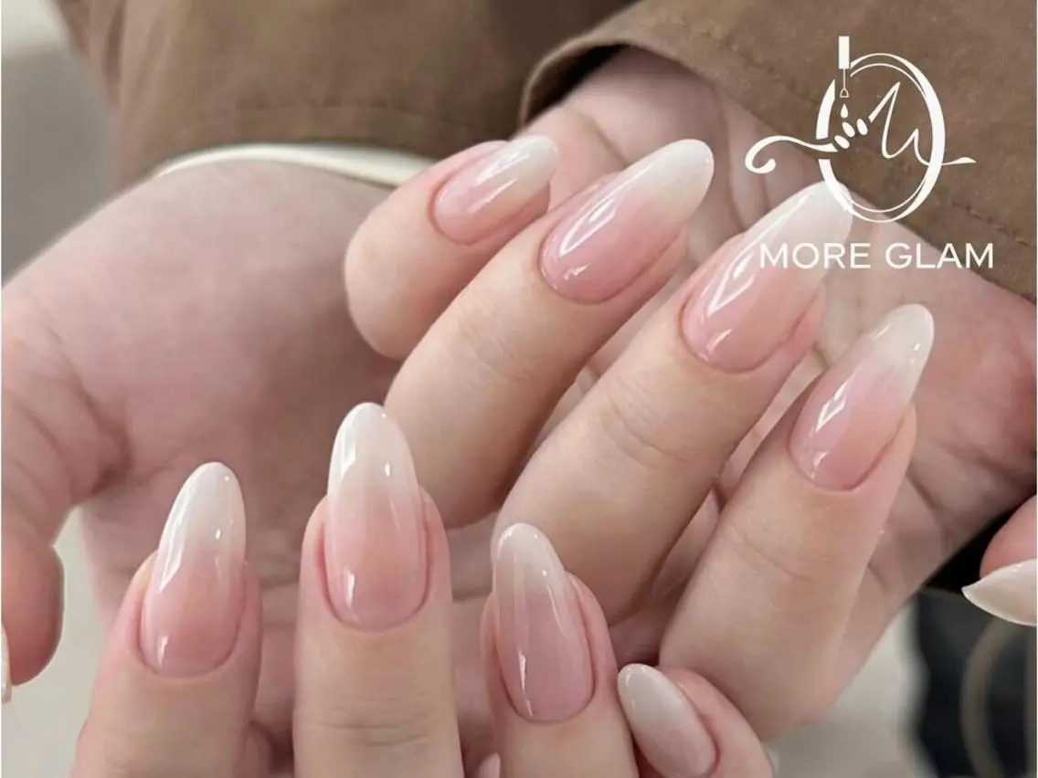 ネイル 長さ出し フットネイル フレンチネイル ジェルネイル ガラスフレンチ MoreGlam ネイルのネイルデザイン