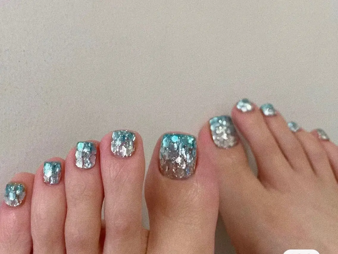 ネイル オーロラネイル チークネイル 長さ出し フットネイル フレンチネイル フットネイル lily nailのネイルデザイン