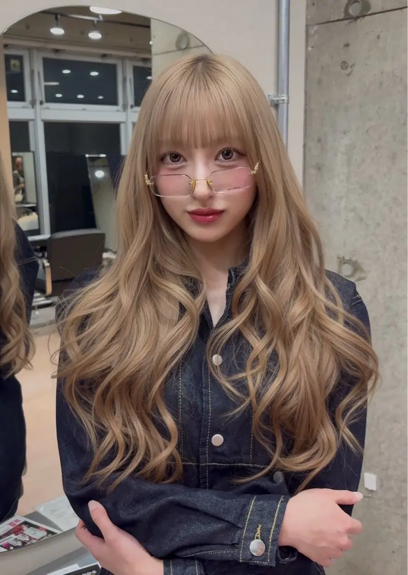 ロング カラー ベージュカラー ブリーチ ミルクティーベージュ 顔まわりレイヤー 韓国風ヘア ヘアカラー 艶感カラー 🩵レイヤー/紫音のヘアスタイル