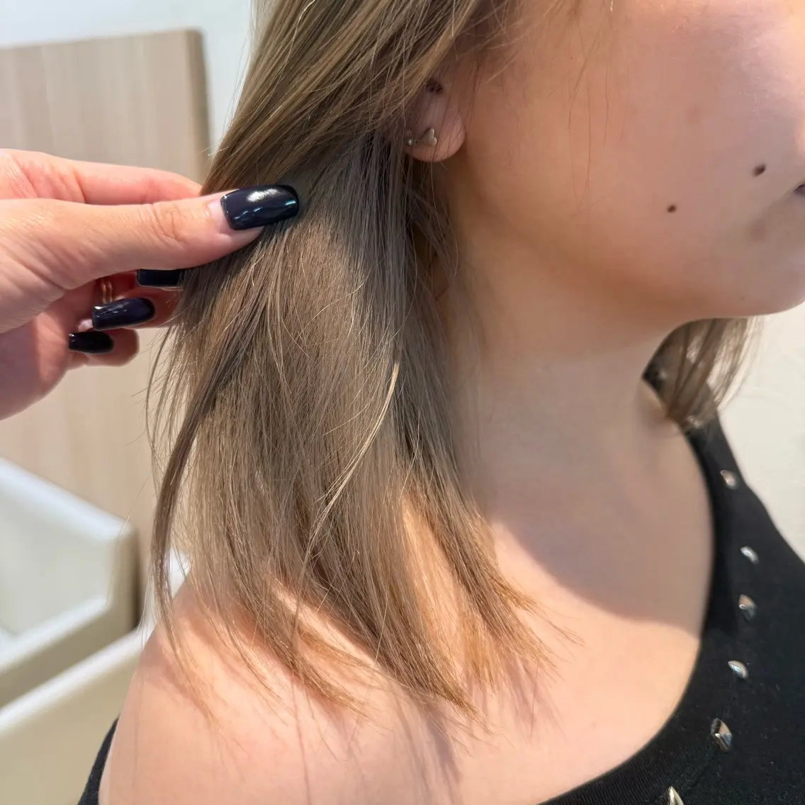 ミディアム カラー ヘアカラー トリートメント 店長ハイトーンカラー 柞山史奈のヘアスタイル