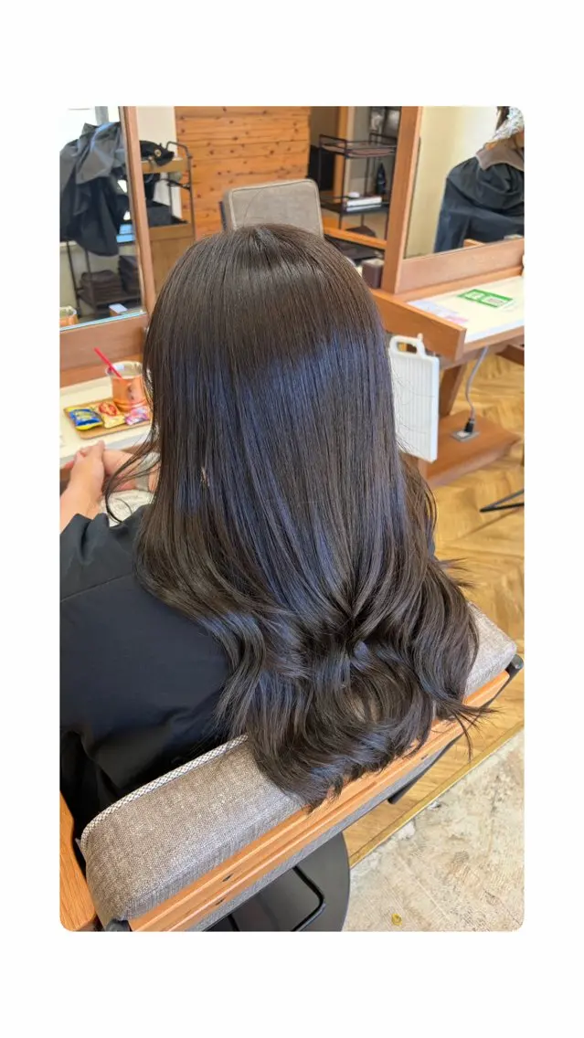 ロング カラー 透明感カラー グレージュ 韓国風カラー オリーブグレージュ オリーブグレー ヘアカラー トリートメント あずま りじゅ ✶ /ROSSO うるまのヘアスタイル