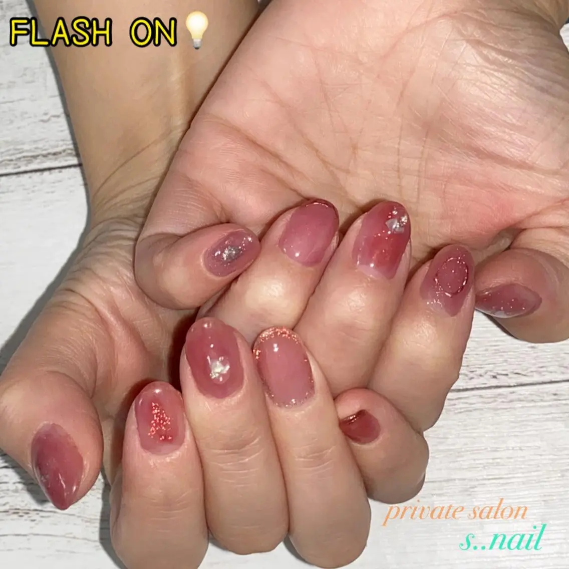 ネイル フラッシュネイル ラメ(グリッター) 赤色 ハンドネイル フットネイル s..nail / MORITAのネイルデザイン