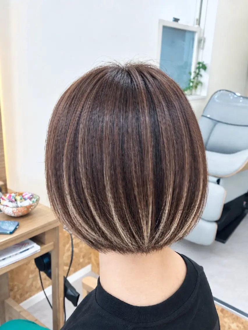 ショート ハイライト カット ヘアカラー ⭐️美容院・小林⭐️ ミニモ限定メニューのヘアスタイル