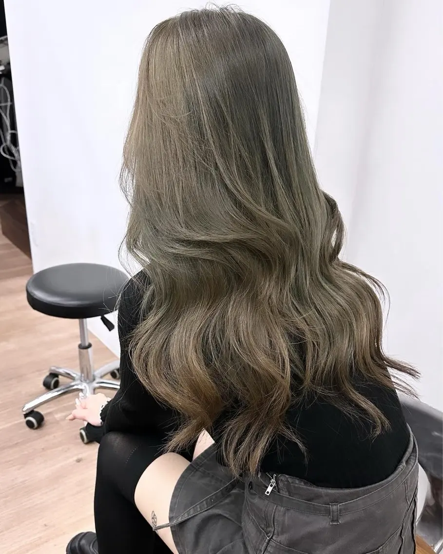 セミロング カラー アッシュ ベージュカラー ブラウンカラー ショコラベージュ 透明感カラー カット ヘアカラー トリートメント 顔まわりレイヤー× 韓国ヘアオタベシンヤのヘアスタイル