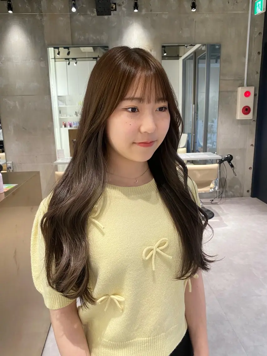 ロング カラー ベージュカラー ブリーチ 透明感カラー ブリーチなしカラー オリーブベージュ mina🪐立川駅/ 無料ショートカットのヘアスタイル
