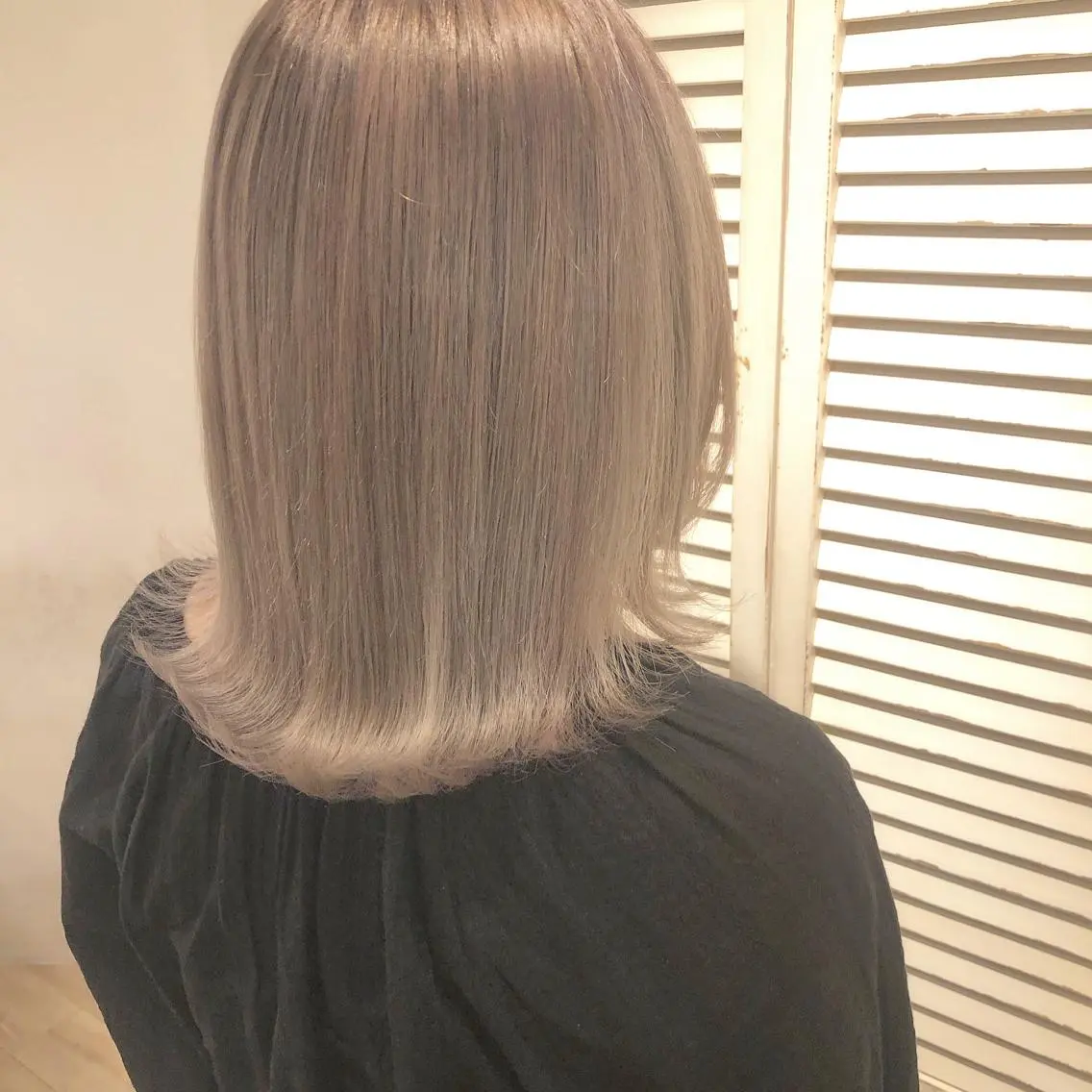 ミディアム カラー ブリーチ ハイトーンカラー ヘアカラー 韓国🇰🇷レイヤー 映える顔周り🩷のヘアスタイル
