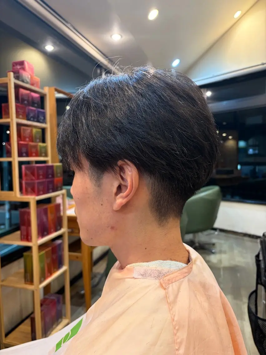 メンズ センターパート ツーブロック 刈り上げ 中村 仁哉のヘアスタイル