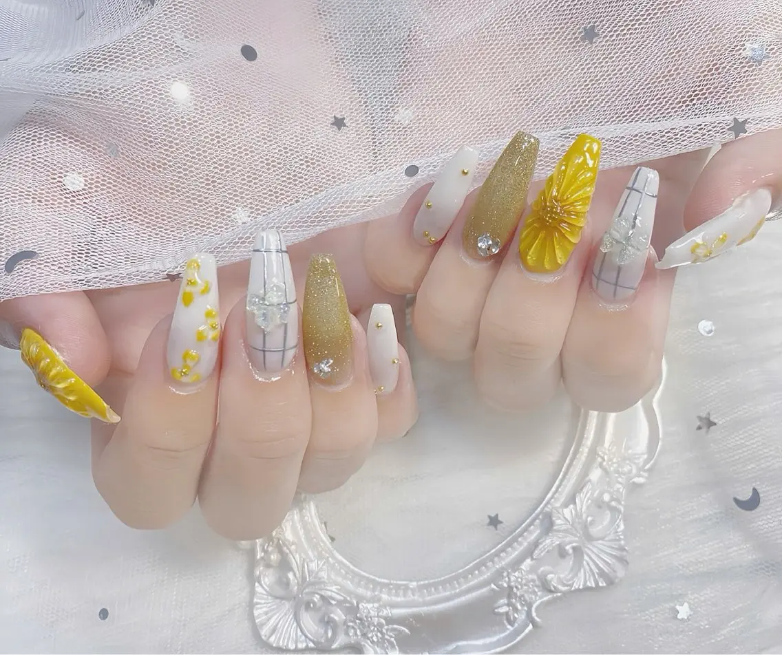 ネイル チークネイル 長さ出し フレンチネイル ジェルネイル グラデーション ハンドネイル THANHTHANH NAILのネイルデザイン