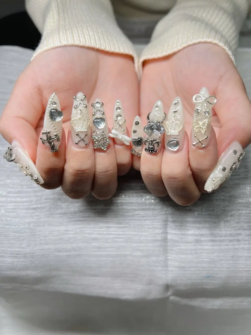 ネイル オーロラネイル チークネイル 長さ出し フットネイル フレンチネイル ハンドネイル Lee Nailsのネイルデザイン