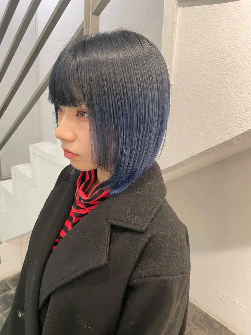 ミディアム カラー ミディアムパーマ ブリーチ ブルーカラー ダブルカラー イヤリングカラー スパイラルパーマ 🌐hina⭐️のヘアスタイル