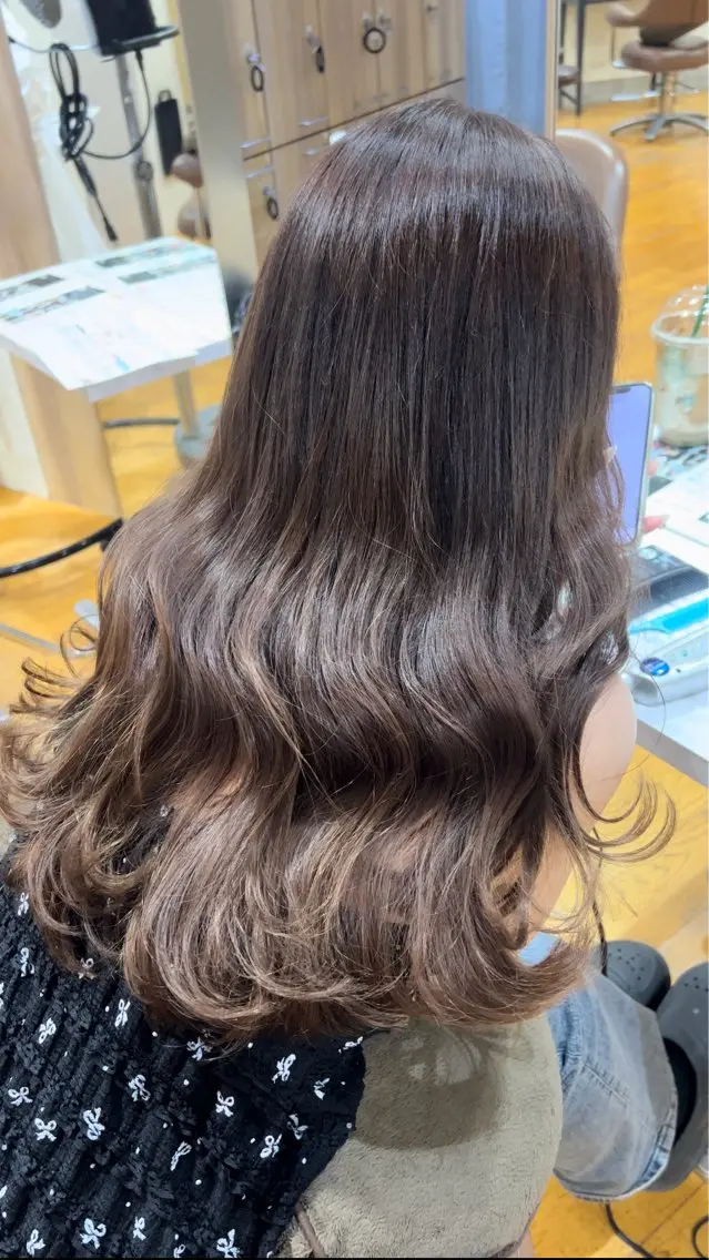 ロング ヘアカラー トリートメント Moto nanamiのヘアスタイル