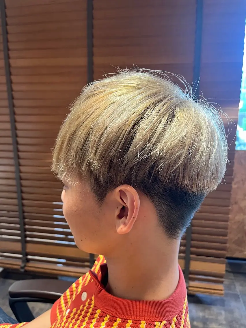 カラー メンズ メンズハイトーン 黒髪 ハイトーンカラー 横井 香歩のヘアスタイル