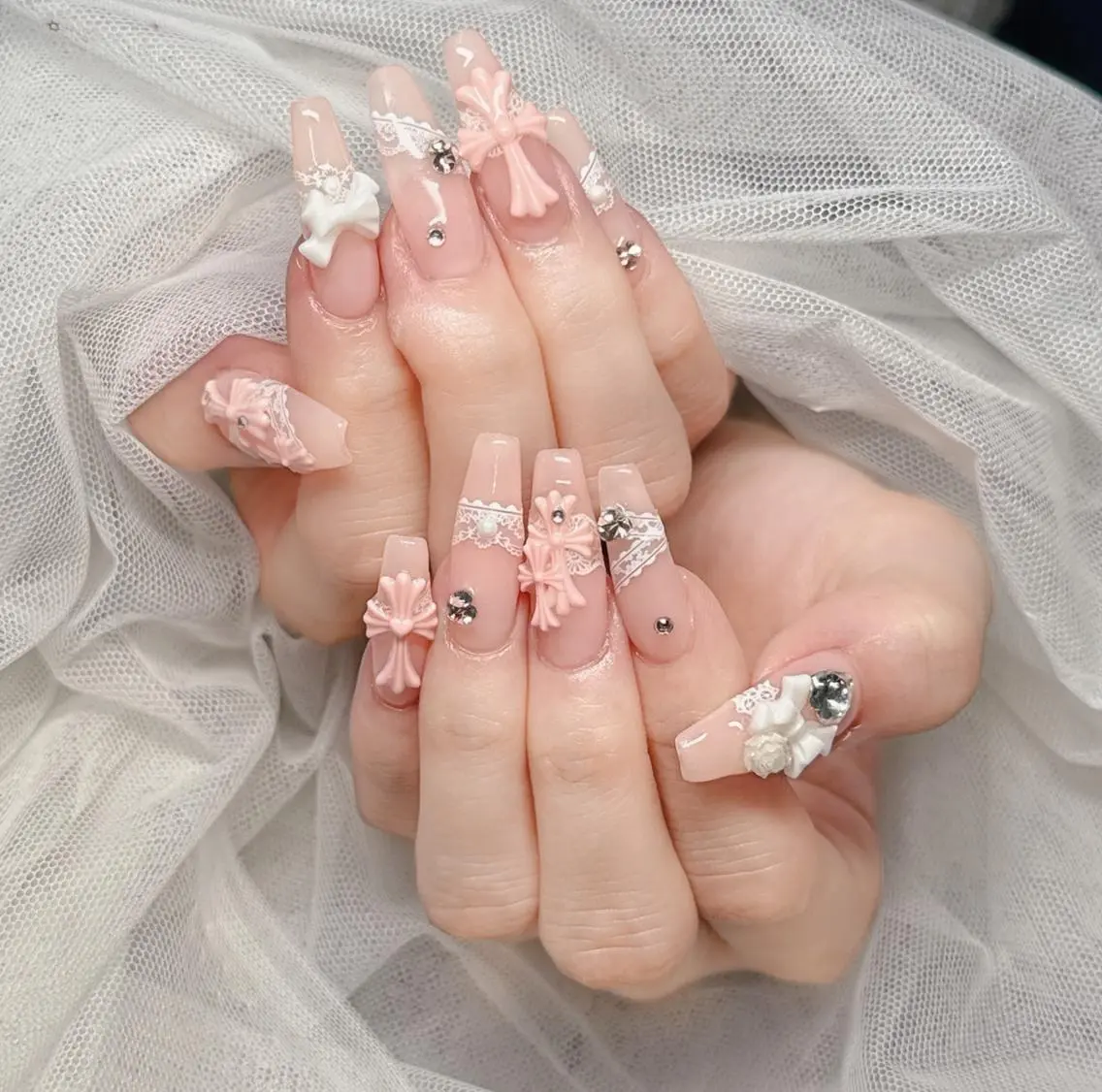 ネイル チークネイル 長さ出し ジェルネイル グラデーション 韓国ネイル ハンドネイル Bling Salonのネイルデザイン