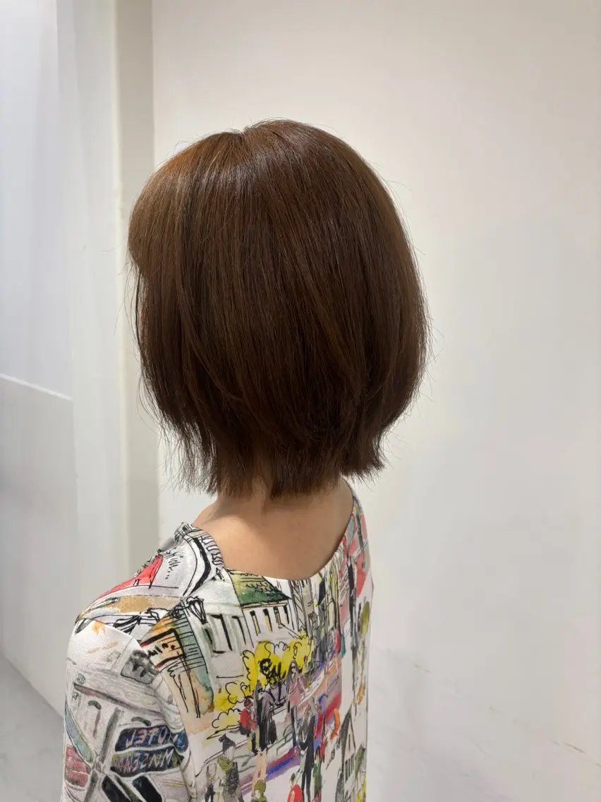 ミディアム レイヤーカット 伊藤 ゆいなのヘアスタイル
