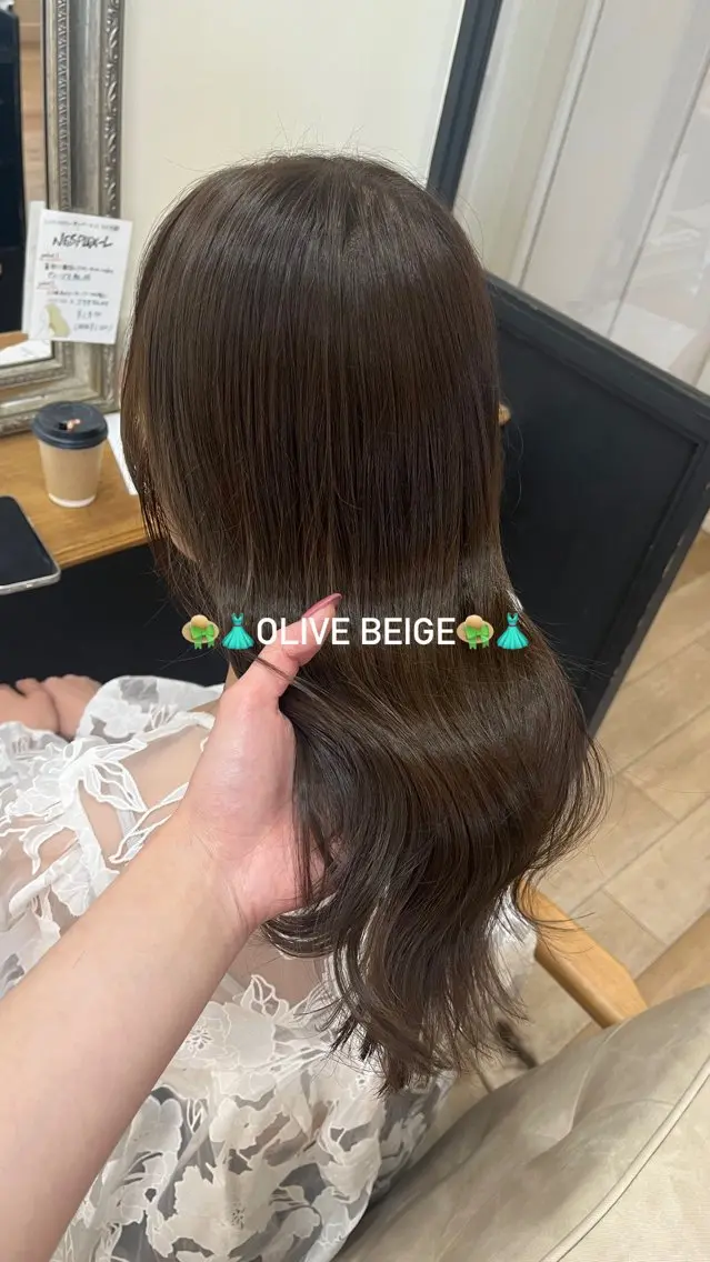 ミディアム カラー KOKORO 中村 朱里のヘアスタイル