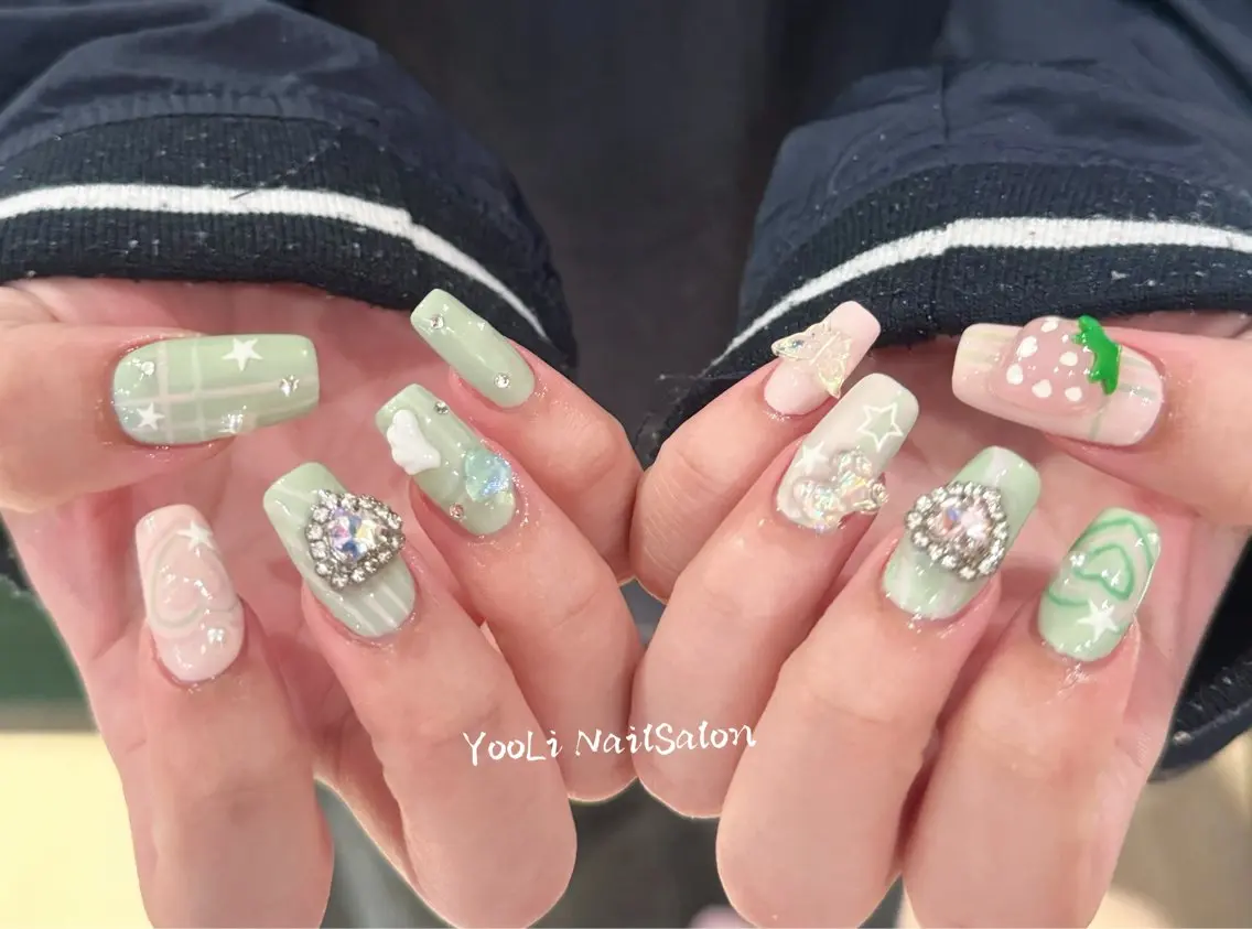 ネイル アートネイル オーロラネイル チークネイル フレンチネイル ガラスフレンチ ハンドネイル 🎀🎀YooLi Nail Salonのネイルデザイン