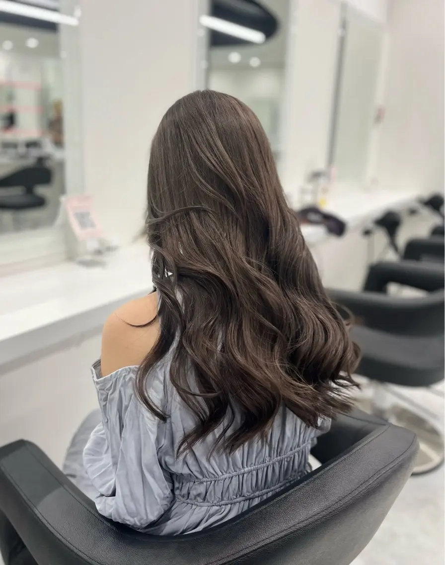 ロング カラー 🩵色落ち可愛い 寒色カラー🩵のヘアスタイル