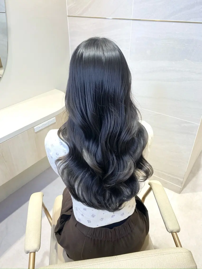 ロング カラー ダークグレー ダークグレージュ グレージュ イルミナカラー カット ヘアカラー トリートメント 透明感カラー🌿 グレージュ🐺陽介のヘアスタイル