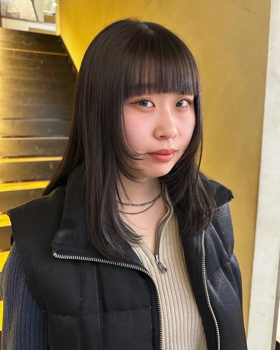 セミロング 顔まわりレイヤー 顔周りカット レイヤーカット ワイドバング ［HOI］ ユウキのヘアスタイル