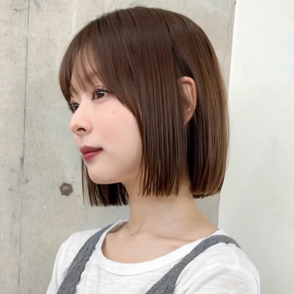 ミディアム カット 縮毛矯正 saki🌱ストン ボブ/透明感カラーのヘアスタイル