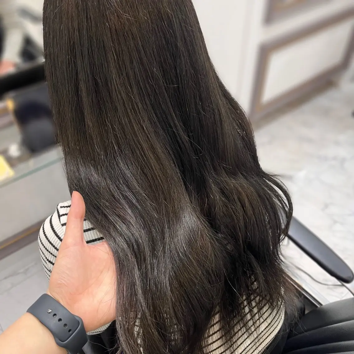 ロング カラー アッシュ アッシュグレー アッシュグレージュ グレージュ 縮毛矯正 Hana🌷/ 透明感/艶髪/表参道のヘアスタイル