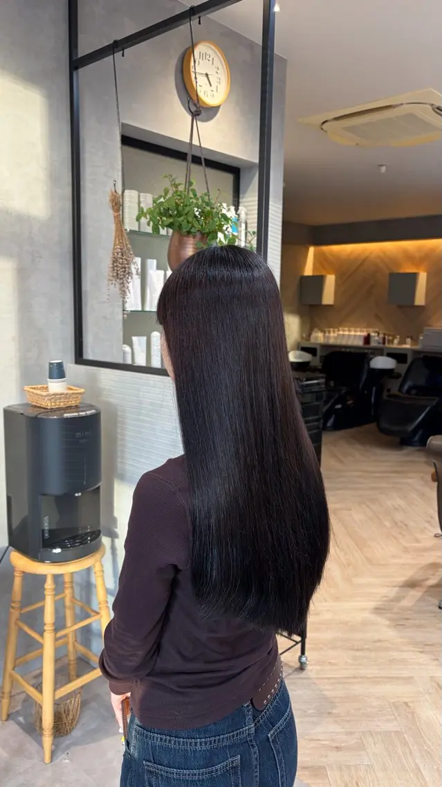 ロング カラー 尾田 彩愛のヘアスタイル