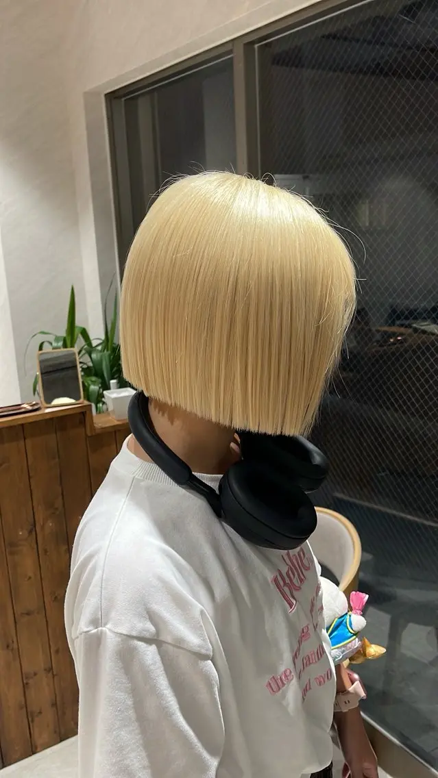 ショート カラー 抜きっぱなしブロンド カット トリートメント 🩵ボブ/レイヤー /髪質改善🩵のヘアスタイル