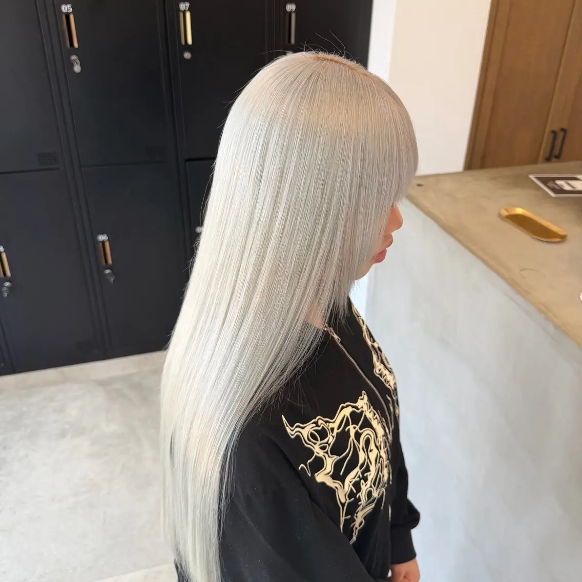 ロング カラー ブリーチ ブロンド ホワイトブロンド ciate山口 / Saraのヘアスタイル