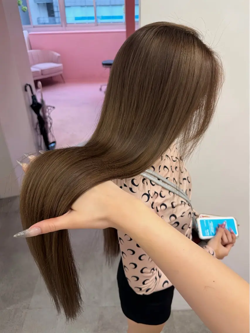 ロング カラー 透明感カラー グレージュ ミルクティーグレージュ ヘアカラー トリートメント レイヤーカット カラー/MAHIROのヘアスタイル